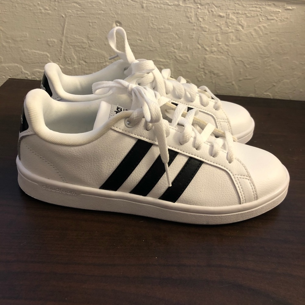 Women’s adidas sneakers size 7